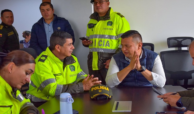 Socialización del Plan de Trabajo 2025 entre el alcalde Wilber Salamanca y la Policía Metropolitana