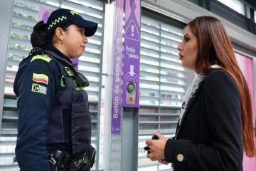 TransMilenio lanza piloto del Botón de Pánico violencia basada en género