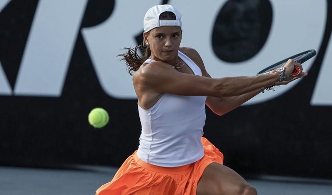 Emiliana Arango Cae en un Ajustado Debut en el WTA 125 de Vic