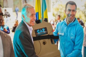 CAR entrega 600 filtros a instituciones educativas de Cundinamarca