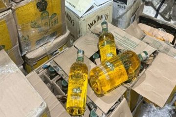 Hallan más de 400 botellas de licor ilegal en El Dorado gracias a operación en Cundinamarca