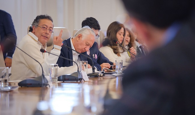 Petro espera decisión del Senado sobre reforma laboral y afirma que la consulta sigue en pie