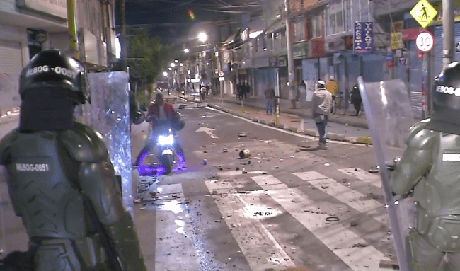 Tensión en Suba: Menores protagonizan disturbios tras muerte en operativo policial