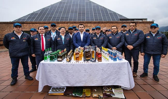 Cae red de licor adulterado en Bogotá: más de 5.500 botellas incautadas