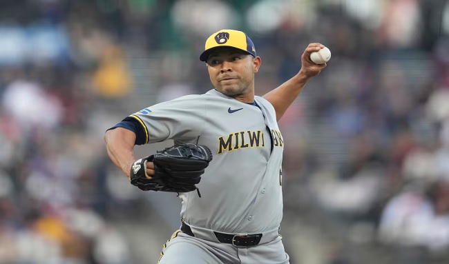 José Quintana a la Caza de Tres Récords Históricos con los Cerveceros