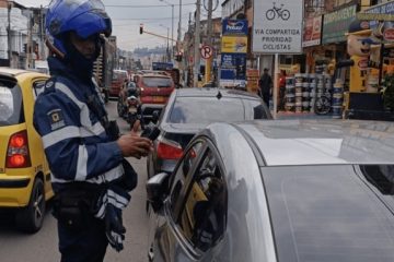 Suba clama por soluciones ante el caos vial causado por el mal parqueo en varios barrios