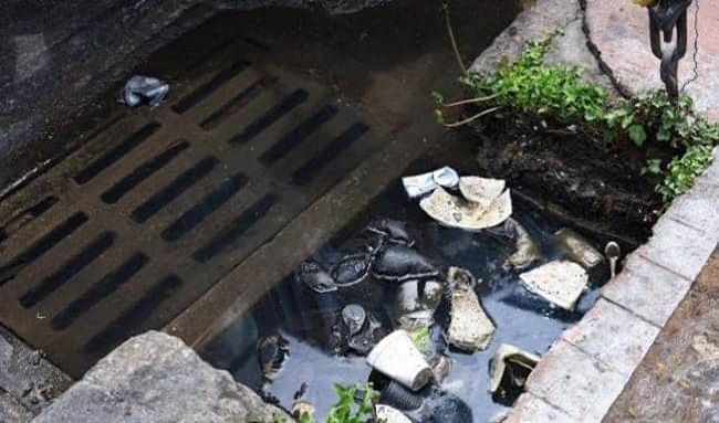 Crisis sanitaria por alcantarillado obstruido y malos olores afecta a barrios de Suba