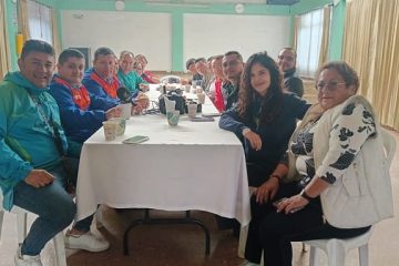 Comunidad de Aures 2 recibe a la directora de IDPAC en viernes con la comunidad