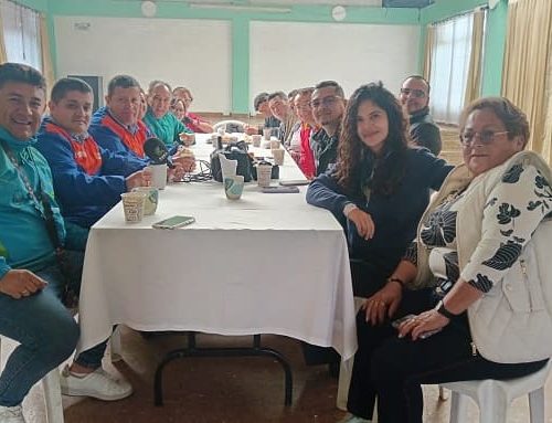 Comunidad de Aures 2 recibe a la directora de IDPAC en viernes con la comunidad
