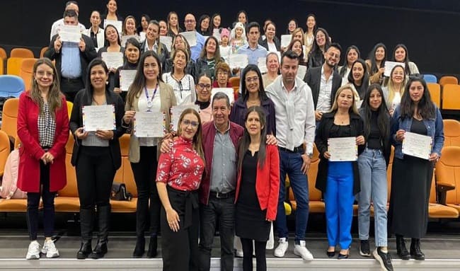 Más de 700 funcionarios en Cundinamarca se capacitan en lengua de señas para promover la inclusión