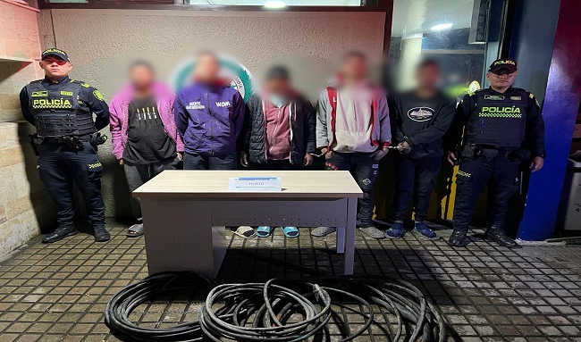 Frustran robo de fibra óptica en Suba Mazurén: Evitan pérdida de 300 pares de cable