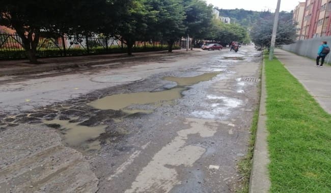 Vecinos de Prado Veraniego claman por el arreglo urgente de la carrera 151A