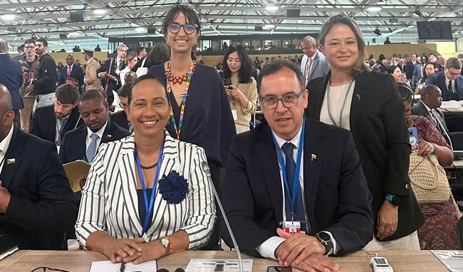 Ministra de Ambiente Presenta