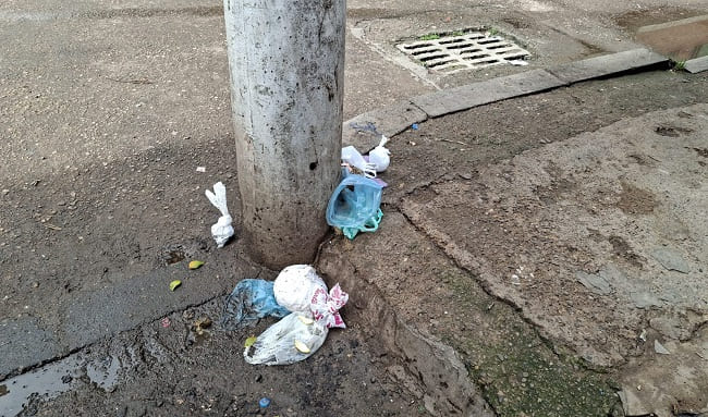 Vecinos de Suba denuncian acumulación de bolsas con excremento canino