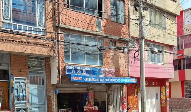 Atraco a mano armada en supermercado de Villa Cindy causa preocupación entre vecinos