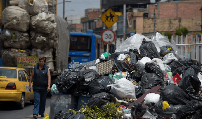 Vecinos de San Pedro de Tibabuyes denuncian acumulación de basura por fallas en el servicio de recolección