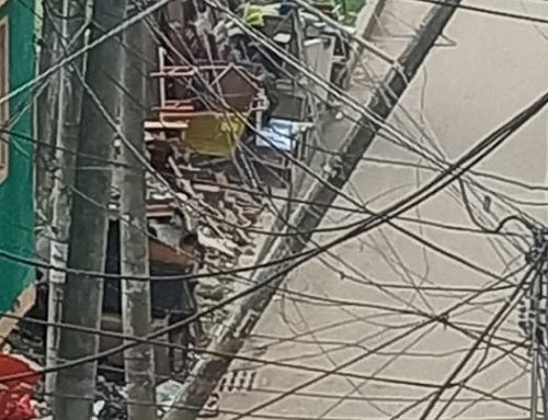 ¡Alerta en Bilbao! Poste a punto de caer pone en riesgo a residentes y transeúntes