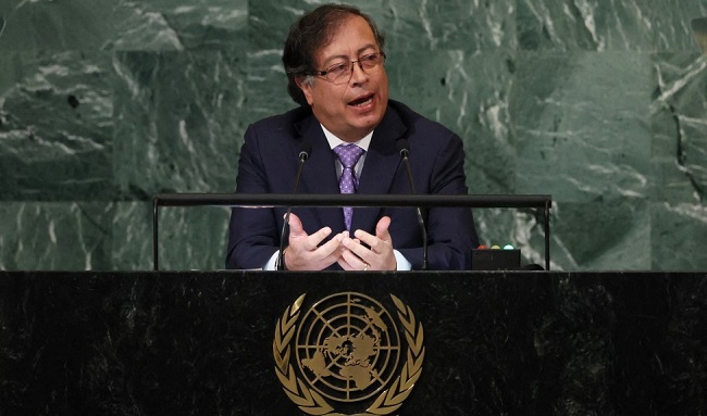 Petro clama en la ONU por un «nuevo sujeto histórico: la humanidad» frente a crisis climática e IA.