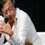 Petro insta a embajadas