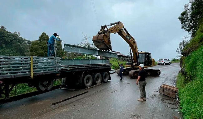 Puente sobre el río Negro entra en instalación para restablecer la movilidad en Santander