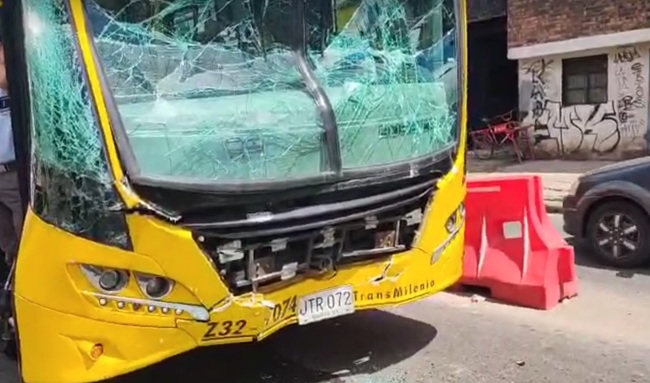 Siniestro vial entre dos buses zonales genera congestión en Suba