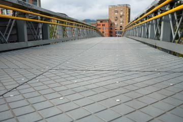 Con nuevas tecnologías, el IDU mejora la seguridad y movilidad en puentes peatonales de Bogotá