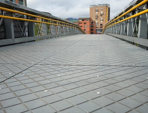 Con nuevas tecnologías, el IDU mejora la seguridad y movilidad en puentes peatonales de Bogotá