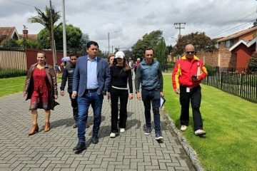 Alcalde de Suba escuchó y atendió inquietudes de vecinos en San José de Bavaria