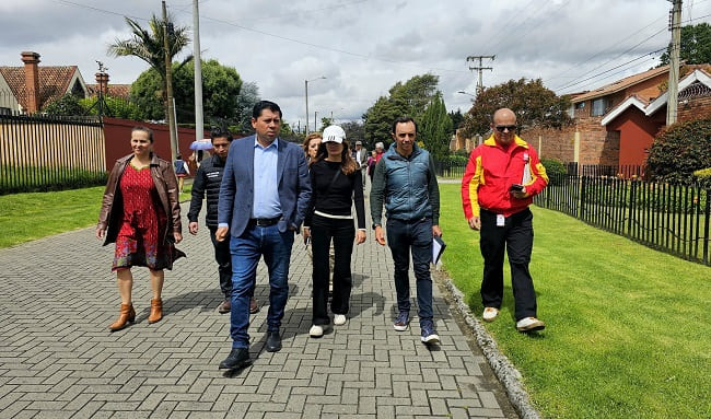 Alcalde de Suba escuchó y atendió inquietudes de vecinos en San José de Bavaria