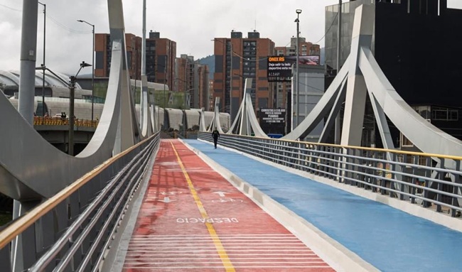 Alcalde Galán entrega puente bicipeatonal en la av. Boyacá con calle 80