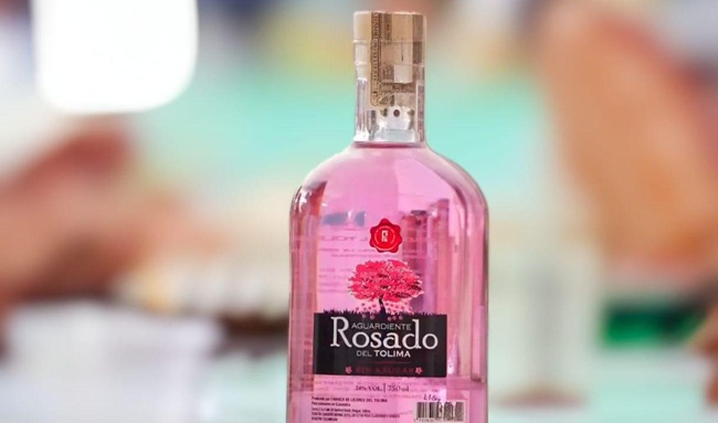 Aguardiente Rosado del Tolima sin azúcar, una elección inteligente, moderna y sin guayabo