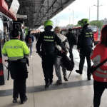 Capturan a cuatro ladrones que aterrorizaron un bus de TransMilenio en Suba