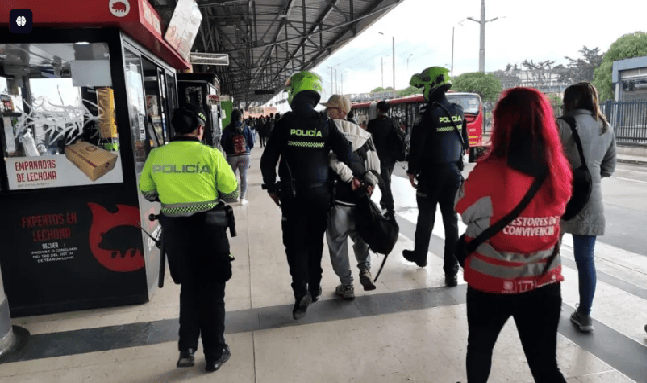 Capturan a cuatro ladrones que aterrorizaron un bus de TransMilenio en Suba