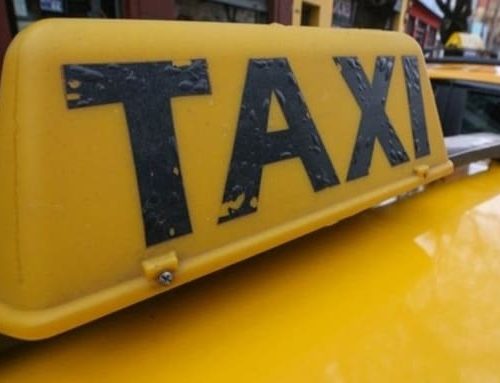 Ladrón en taxi roba celular a joven en el sector de Suba