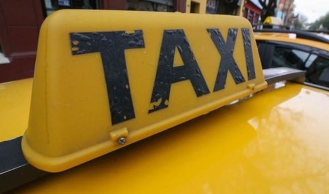 Ladrón en taxi roba celular a joven en el sector de Suba