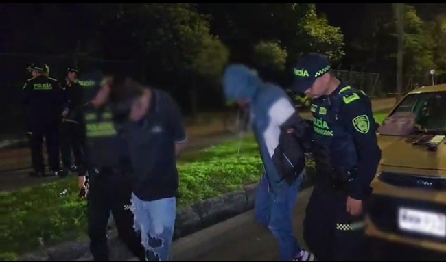 La Policía capturó en flagrancia a dos hombres que hurtaron un bus del SITP