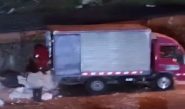 Capturan en flagrancia a infractores por arrojar escombros en Suba