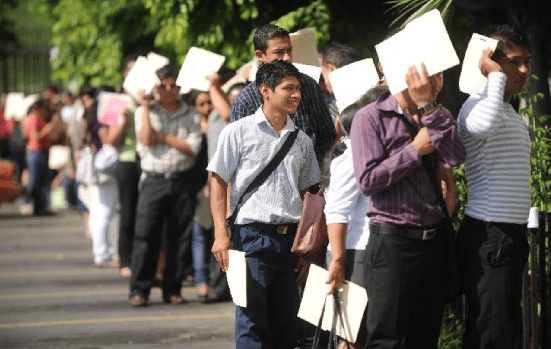 Desempleo en Colombia baja a 8,6% en agosto: La tasa más baja en años