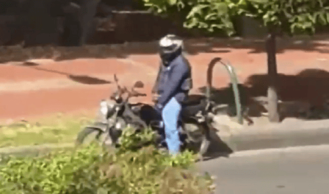 Un Motociclista denunciado por acto obsceno en vía pública en el barrio Cedritos de Usaquén