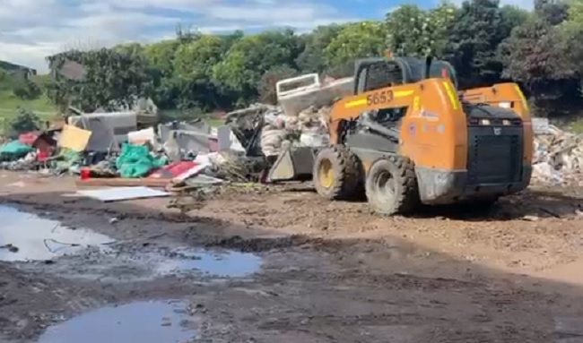 Alcalde César Salamanca le cumple a los vecis de Villa Cindy: Retira 12 m³ de basura del río Bogotá