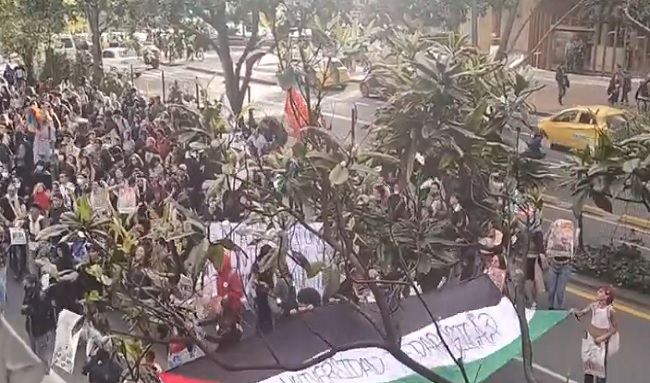 Ataque vandálico a CAI de la policía en la calle 72 en medio de movilizaciones Pro-Palestinas en Bogotá