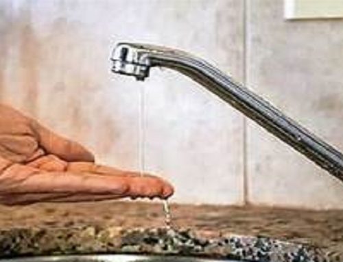 Suspenden servicio de agua en amplio sector de Suba por daño de tubería durante obras del IDU