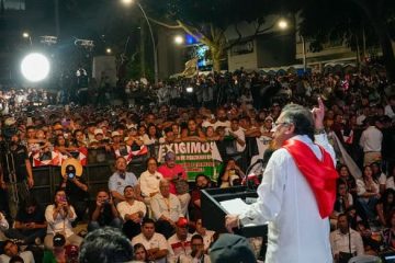 Gustavo Petro lanza la idea de la constituyente y la reelección ante multitud en Ibagué, Tolima