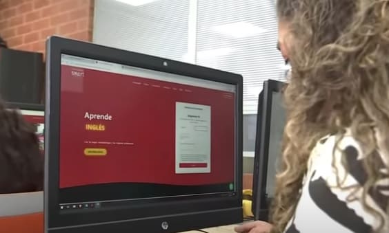 Mujeres de Suba impulsan su futuro laboral con becas de inglés: La "Ruta del Bilingüismo" se refuerza