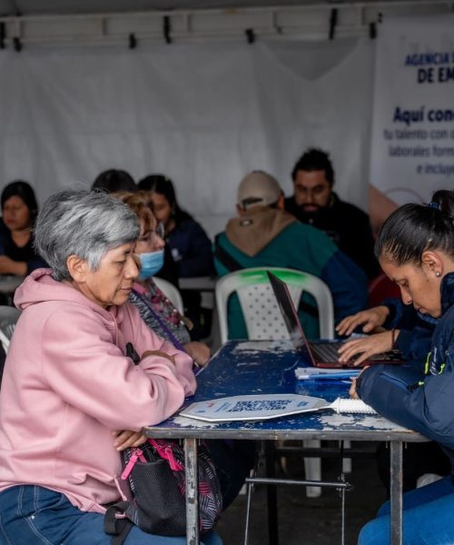 Bogotá refuerza sus programas para reducir el desempleo juvenil y mejorar la colocación de trabajadores mayores de 50 años