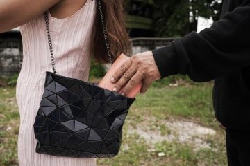 Vuelven los falsos vendedores de bolsas quienes roban a los residentes del barrio Aures Dos