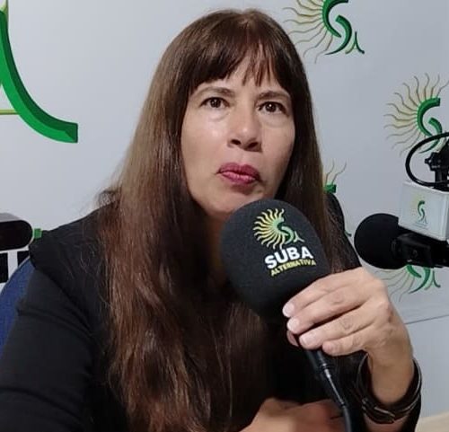 ¡Éxito Binacional en Suba! Poeta venezolana Alejandra Suárez cautiva en la Feria Internacional del Libro