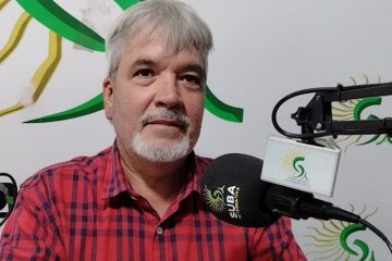 El Poeta, músico y docente Alejandro Parra sembró semillas de arte y sensibilidad en el Festival del Libro de Suba