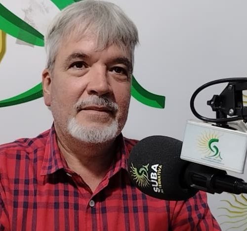 El Poeta, músico y docente Alejandro Parra sembró semillas de arte y sensibilidad en el Festival del Libro de Suba