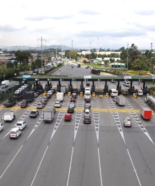 Masivo Éxodo por el «Puente de la Raza»: Más de 4 millones de vehículos se mueven en las vías nacionales